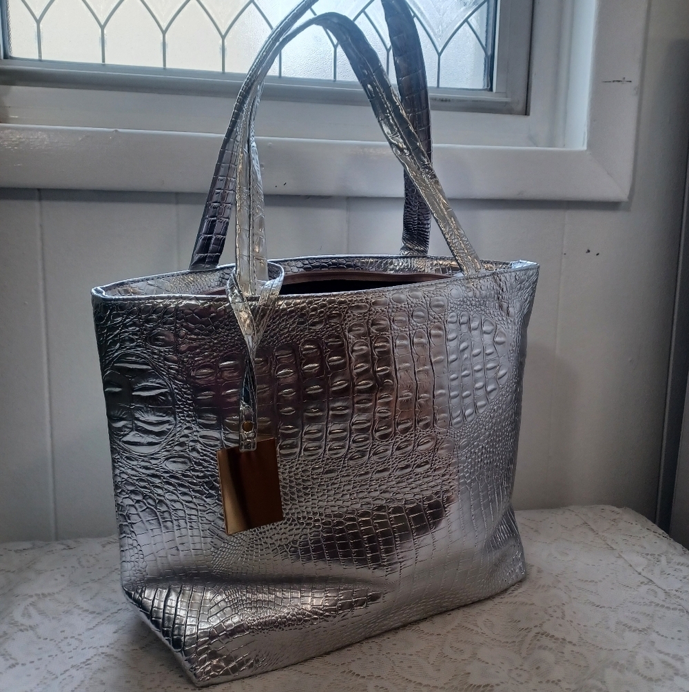 Silver Croc Tote - Picture 3 of 9
